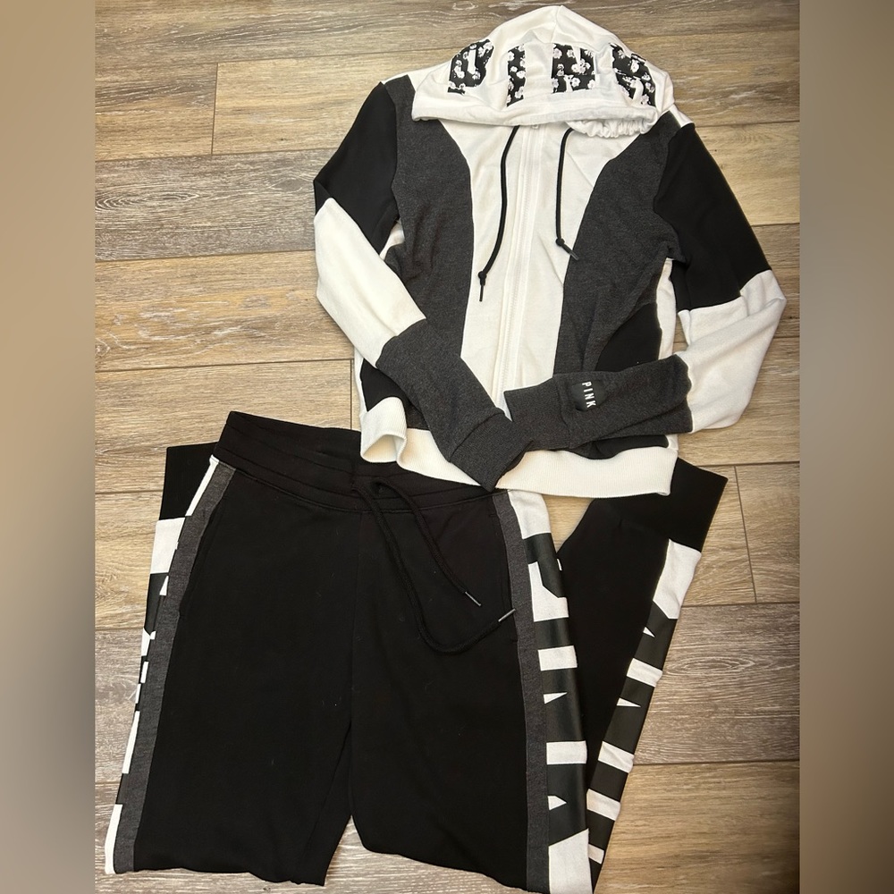 VS pink sweatsuit S